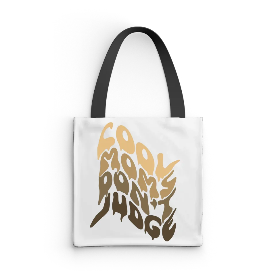 Cool moms don't judge Totebag